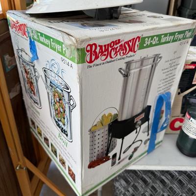 Sale Photo Thumbnail #1323: Bayou Classic 34 Quart Turkey Fryer Plus in Box