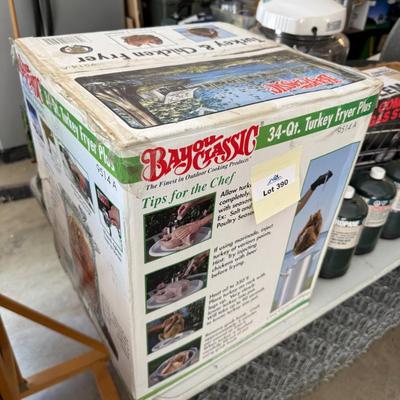 Sale Photo Thumbnail #1322: Bayou Classic 34 Quart Turkey Fryer Plus in Box