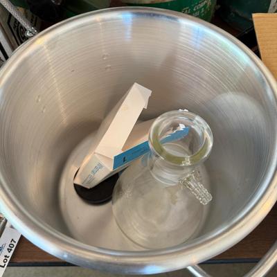Sale Photo Thumbnail #1368: Vacuum Sealing Container w/gauge funnel