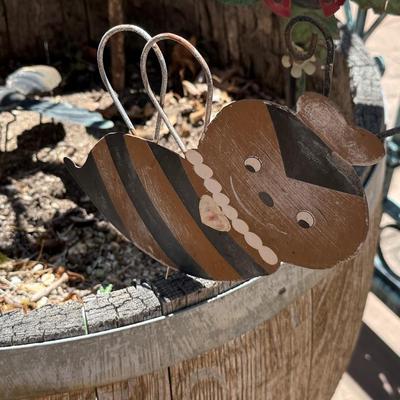Sale Photo Thumbnail #1447: Assortment of yard Decorations
Barrel is not part of the items