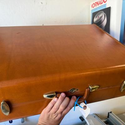Sale Photo Thumbnail #1493: Vtg. Samsonite Brown Hard Suit Case
