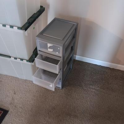 4 MEDIUM SIZE CLAM SHELL LID STORAGE TOTES, DRAWER ORGANIZER AND CUPBOARD LIFTS