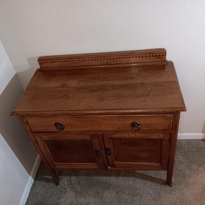 ANTIQUE WASHSTAND/SIDEBOARD W/DRAWER & CABINET ON CASTERS