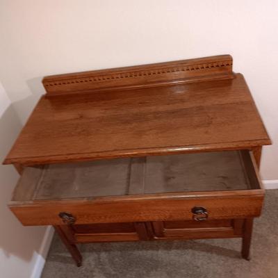 ANTIQUE WASHSTAND/SIDEBOARD W/DRAWER & CABINET ON CASTERS
