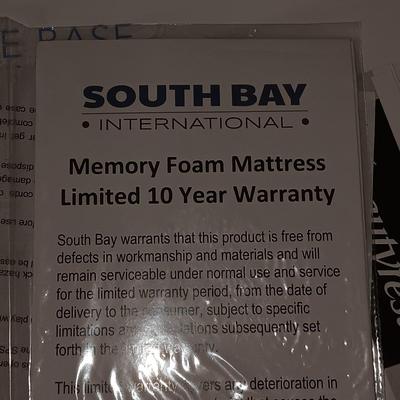 CLEAN BEAUTYREST SOUTH BAY INT. DUAL ELECTRIC ADJUSTABLE FOAM MATTRESSES W/A WOOD AND LEATHER SLEIGH BED FRAME