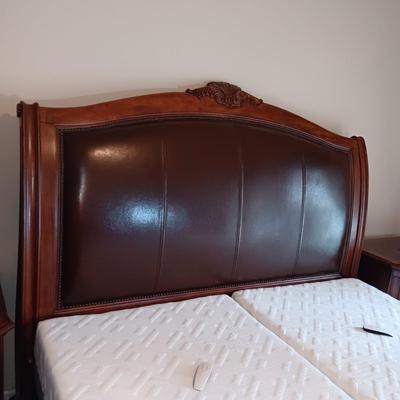 CLEAN BEAUTYREST SOUTH BAY INT. DUAL ELECTRIC ADJUSTABLE FOAM MATTRESSES W/A WOOD AND LEATHER SLEIGH BED FRAME