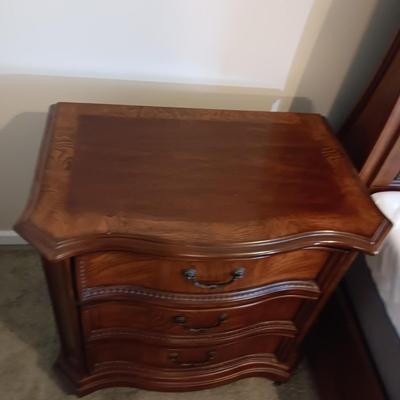 3 DRAWER NIGHT STAND W/FELT LINED TOP DRAWER