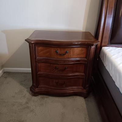 3 DRAWER NIGHT STAND W/FELT LINED TOP DRAWER