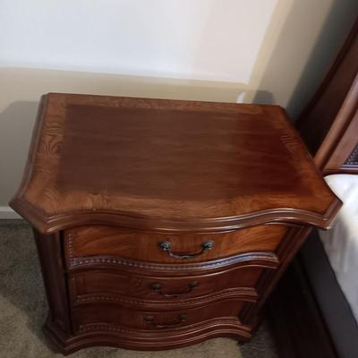 3 DRAWER NIGHT STAND W/FELT LINED TOP DRAWER