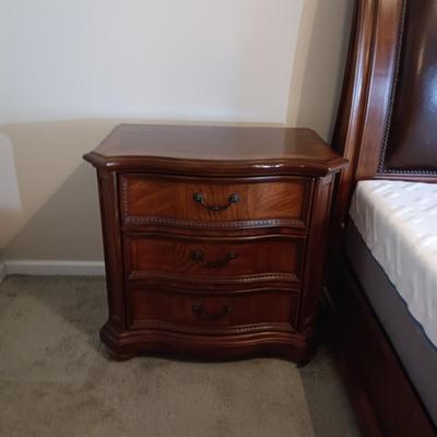 3 DRAWER NIGHT STAND W/FELT LINED TOP DRAWER