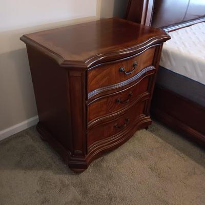 3 DRAWER NIGHT STAND W/FELT LINED TOP DRAWER