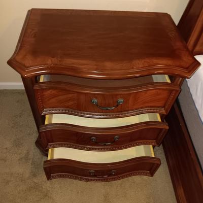 3 DRAWER NIGHT STAND W/FELT LINED TOP DRAWER