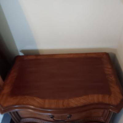 3 DRAWER NIGHT STAND W/FELT LINED TOP DRAWER
