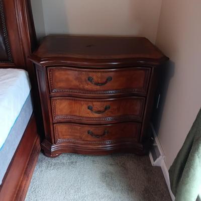 3 DRAWER NIGHT STAND W/FELT LINED TOP DRAWER