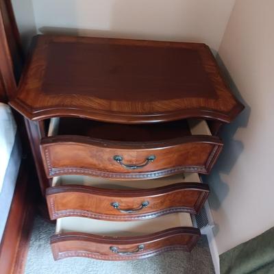 3 DRAWER NIGHT STAND W/FELT LINED TOP DRAWER