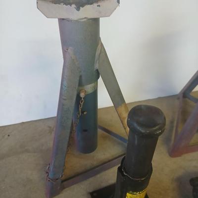 Auto Jack & Safety Gear Lot – Jacks, Flares, Tire Iron