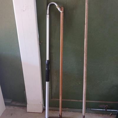 Gutter Cleaning Wand & Garden Rake Lot – Outdoor Yard Tools