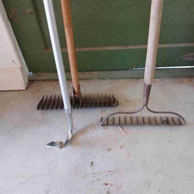 Gutter Cleaning Wand & Garden Rake Lot – Outdoor Yard Tools