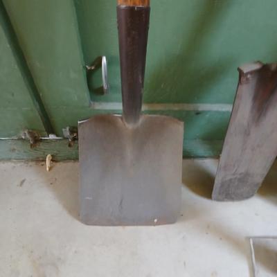 Heavy-Duty Digging Tools Lot – Shovels & Tamper – Yard & Landscaping