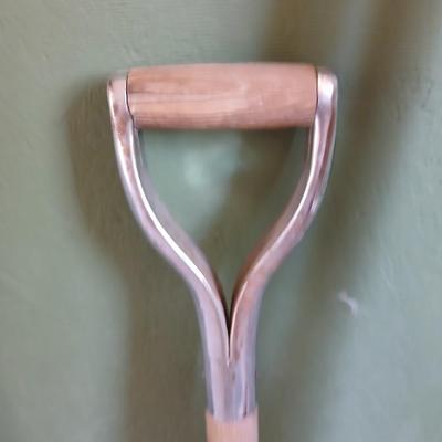 Yard & Garden Tool Lot – Shovel, Post Hole Digger, Pitchfork