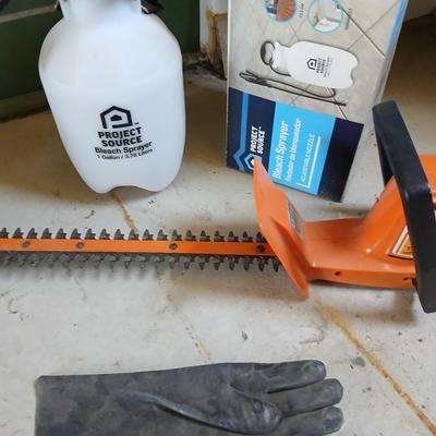 Yard Tool Lot – Electric Hedge Trimmer, 1-Gal Sprayer, Gloves