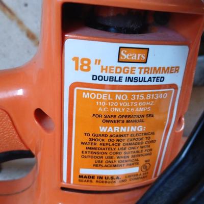 Yard Tool Lot – Electric Hedge Trimmer, 1-Gal Sprayer, Gloves