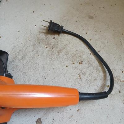 Yard Tool Lot – Electric Hedge Trimmer, 1-Gal Sprayer, Gloves
