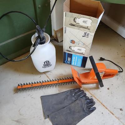 Yard Tool Lot – Electric Hedge Trimmer, 1-Gal Sprayer, Gloves