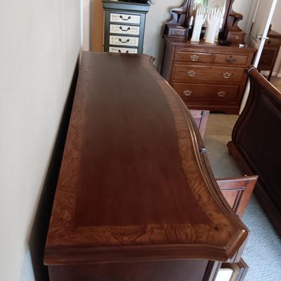 12 DRAWER DRESSER W/FELT LINED TOP DRAWERS & A BEVELED MATCHING MIRROR
