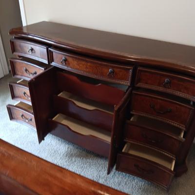 12 DRAWER DRESSER W/FELT LINED TOP DRAWERS & A BEVELED MATCHING MIRROR