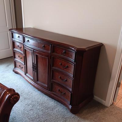 12 DRAWER DRESSER W/FELT LINED TOP DRAWERS & A BEVELED MATCHING MIRROR
