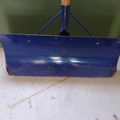 Heavy-Duty Snow Shovels – Arctic Blast & Yukon – Metal Blades