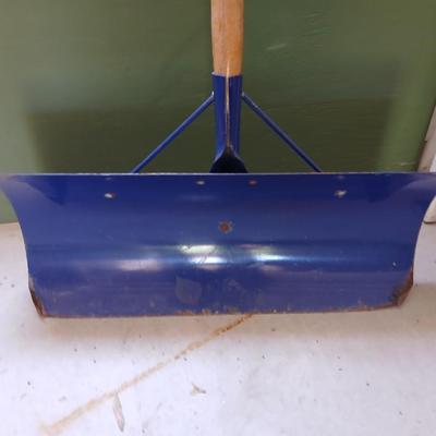 Heavy-Duty Snow Shovels – Arctic Blast & Yukon – Metal Blades