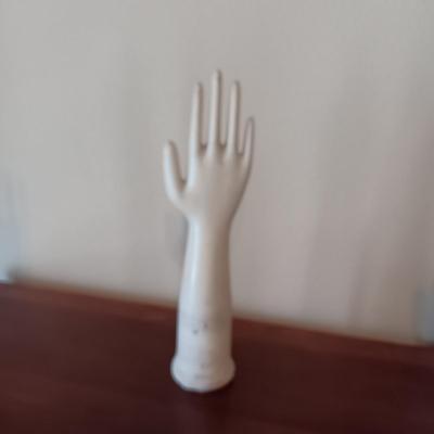 1890 GLAZED PORCELAIN GLOVE MOLD/RING DISPLAY OR HOLDER SIZE SMALL
