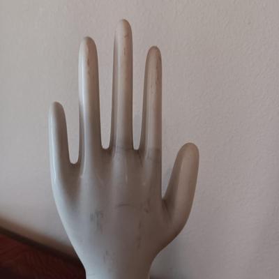 1890 GLAZED PORCELAIN GLOVE MOLD/RING DISPLAY OR HOLDER SIZE SMALL