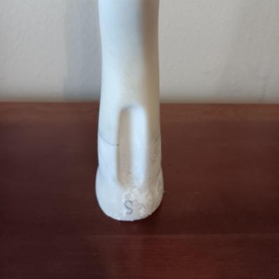 GLAZED PORCELAIN GLOVE MOLD/RING DISPLAY OR HOLDER SIZE SMALL
