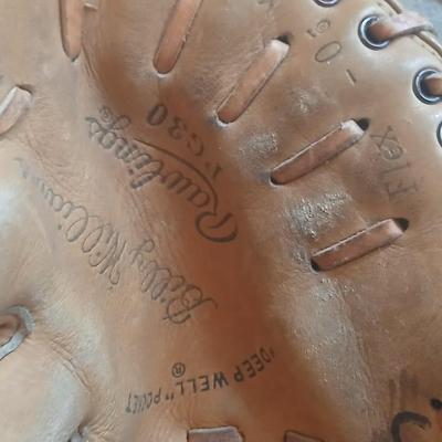 2 Vintage Leather Baseball Gloves – HOLDSTER & U-CATED HEEL