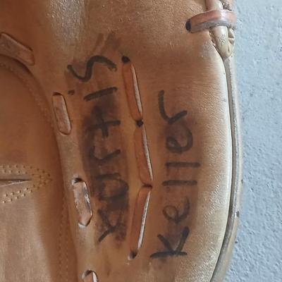 2 Vintage Leather Baseball Gloves – HOLDSTER & U-CATED HEEL