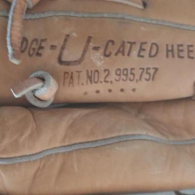 2 Vintage Leather Baseball Gloves – HOLDSTER & U-CATED HEEL