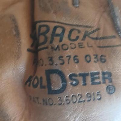 2 Vintage Leather Baseball Gloves – HOLDSTER & U-CATED HEEL