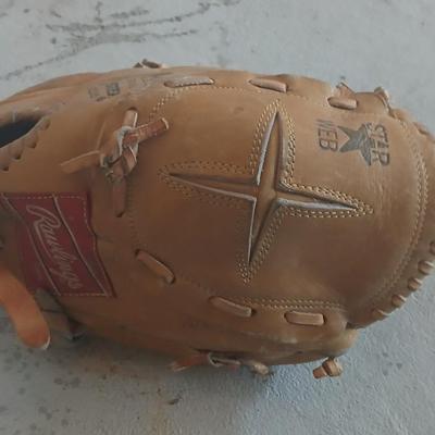 2 Vintage Leather Baseball Gloves – HOLDSTER & U-CATED HEEL