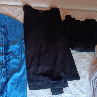 MEN'S SHIRTS (XL), BALL CAPS & BELT (38)