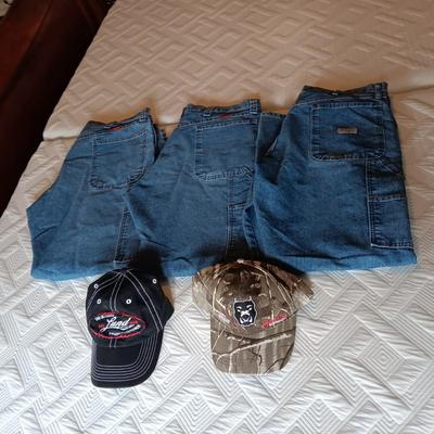 MEN'S WRANGLER CARPENTER JEANS (36X30) AND 2 BALL BAPS