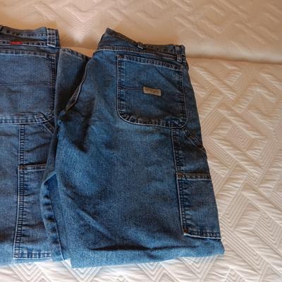 MEN'S WRANGLER CARPENTER JEANS (36X30) AND 2 BALL BAPS