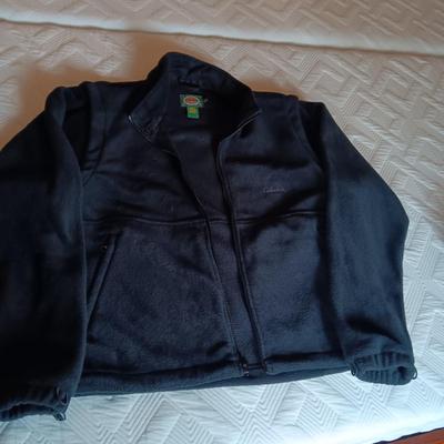 MEN'S CABELA'S FLEECE COAT (XL) AND WINTER GLOVES