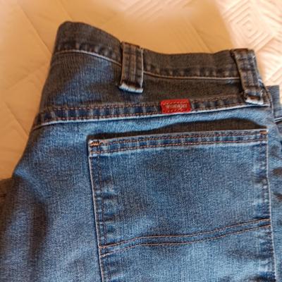 MEN'S FULL ZIP HOODIE (XXL) & WRANGLER CARPENTER JEANS (36 X 30)
