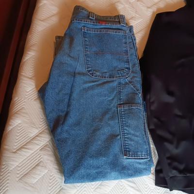 MEN'S FULL ZIP HOODIE (XXL) & WRANGLER CARPENTER JEANS (36 X 30)