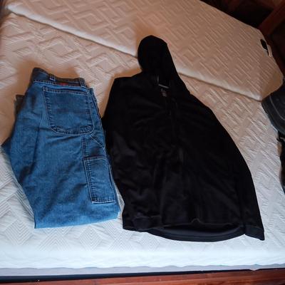 MEN'S FULL ZIP HOODIE (XXL) & WRANGLER CARPENTER JEANS (36 X 30)