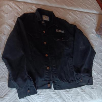 MEN'S OSCAR PIEL LEATHER JACKET (L) AND LEE BLACK DENIM JACKET (L)