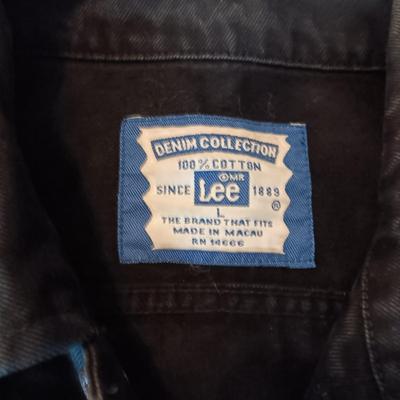 MEN'S OSCAR PIEL LEATHER JACKET (L) AND LEE BLACK DENIM JACKET (L)